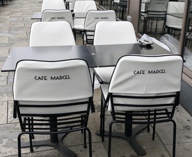 Housses pour chaise « Le café Marcel » à Caen