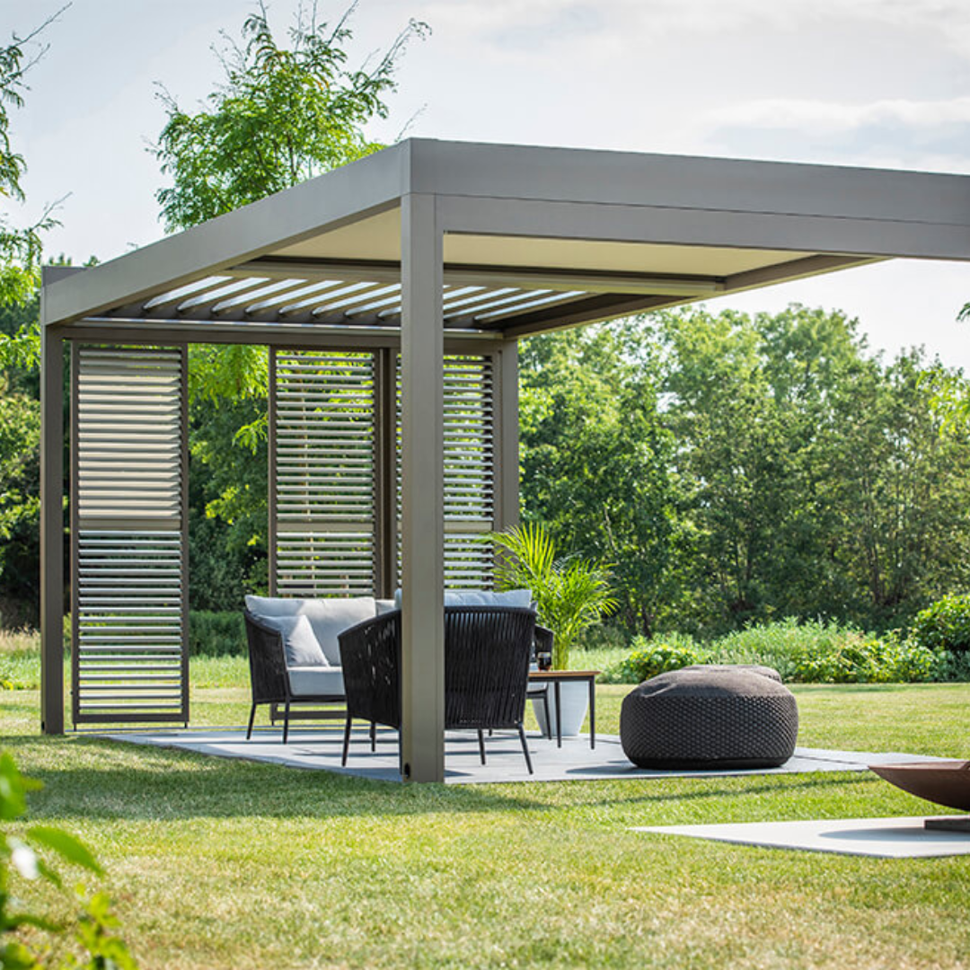 Pergolas en normandie sur un terrasse sur mesure et haut de gamme